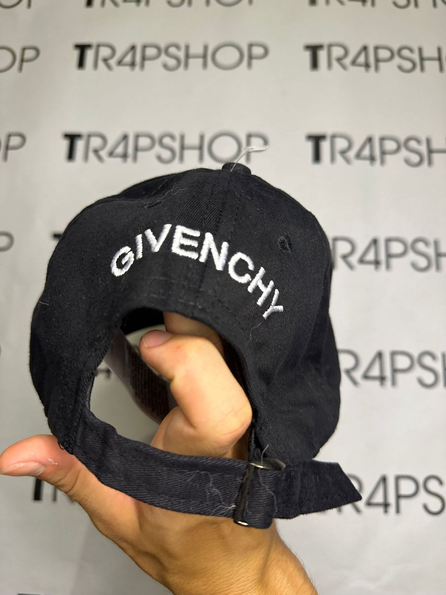 Cappello Givenchy