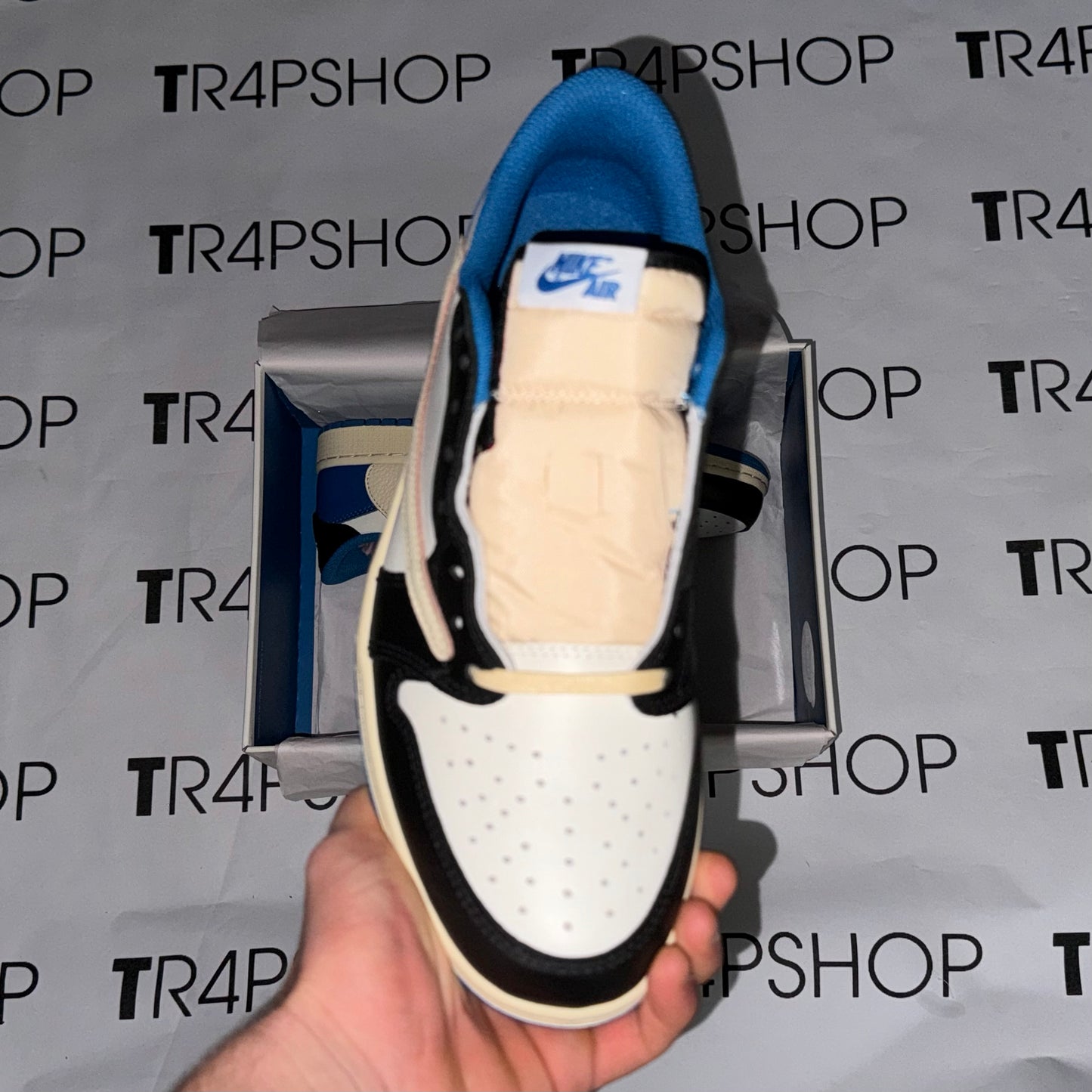 J1 x Travis blu