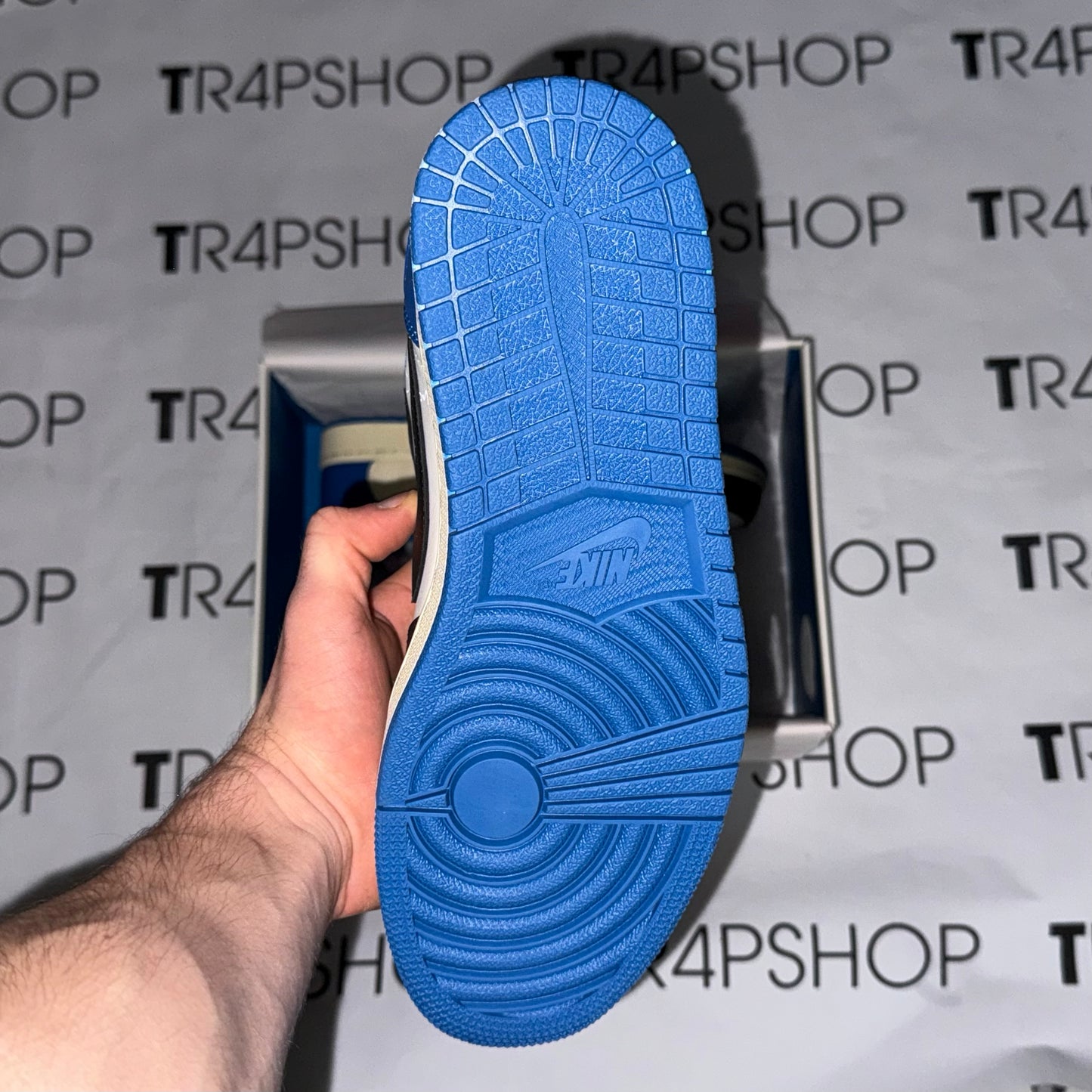 J1 x Travis blu
