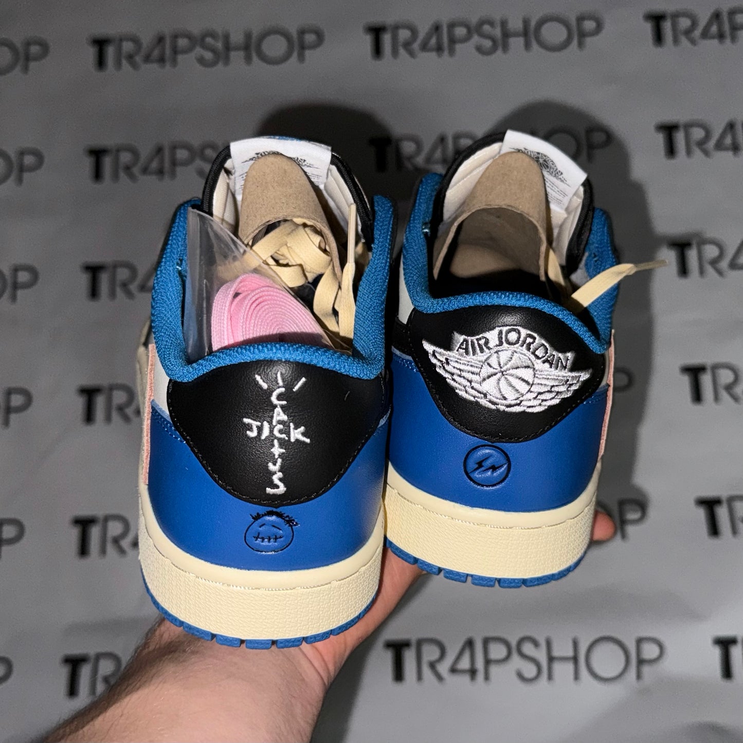 J1 x Travis blu