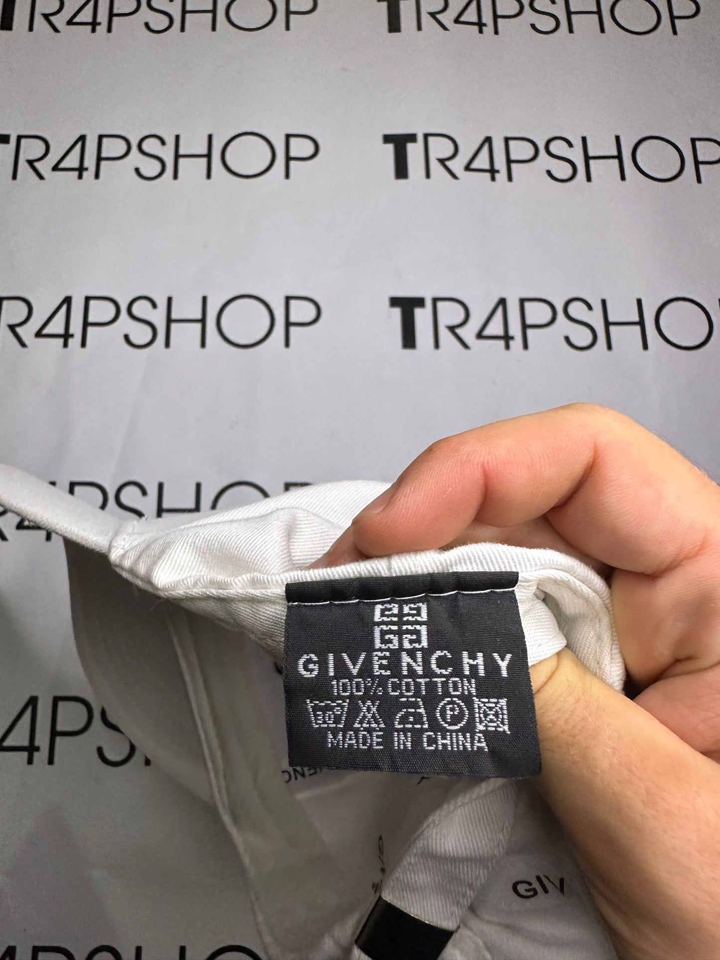 Cappello Givenchy
