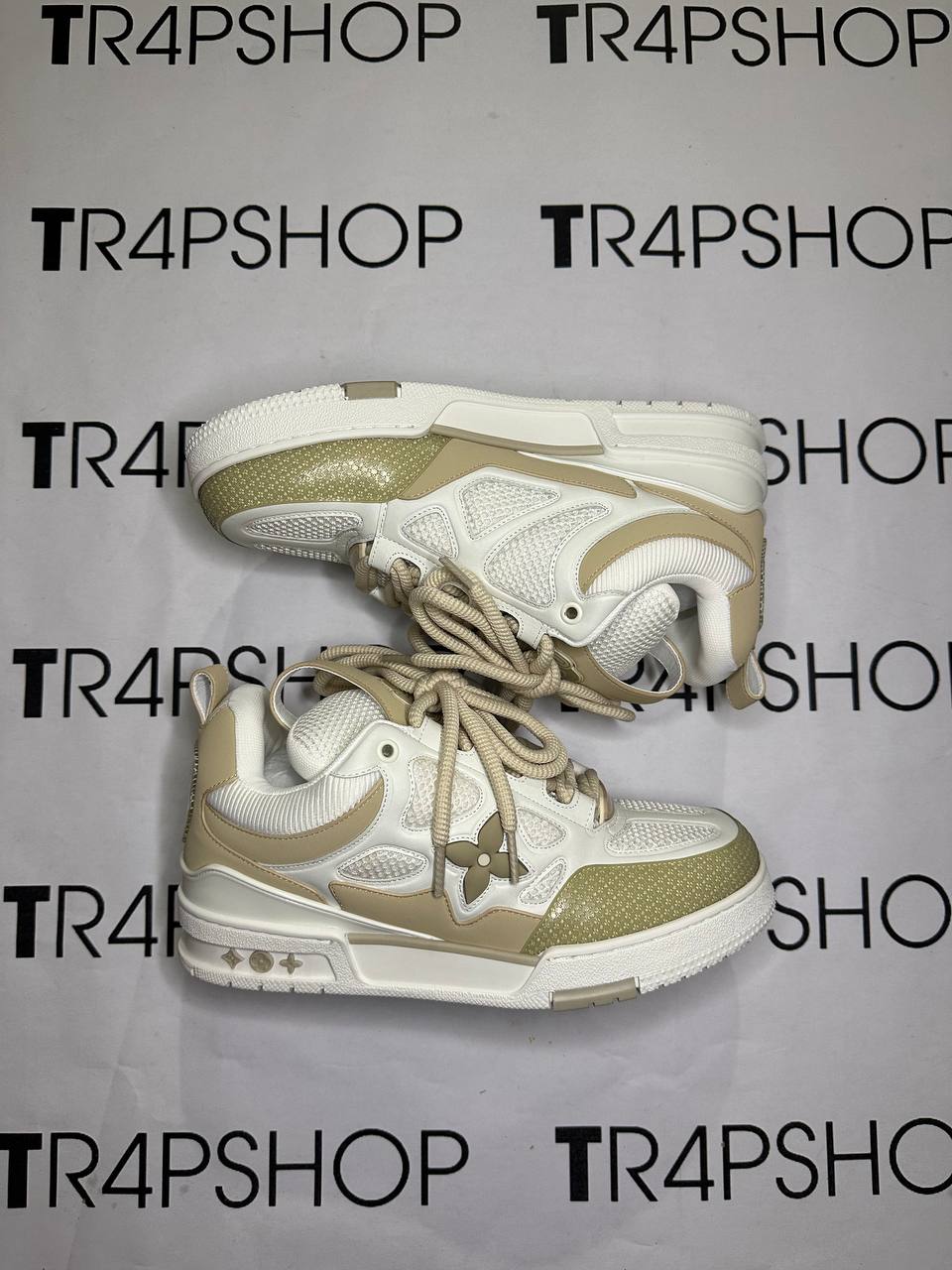 Luis Vuitton skate beige